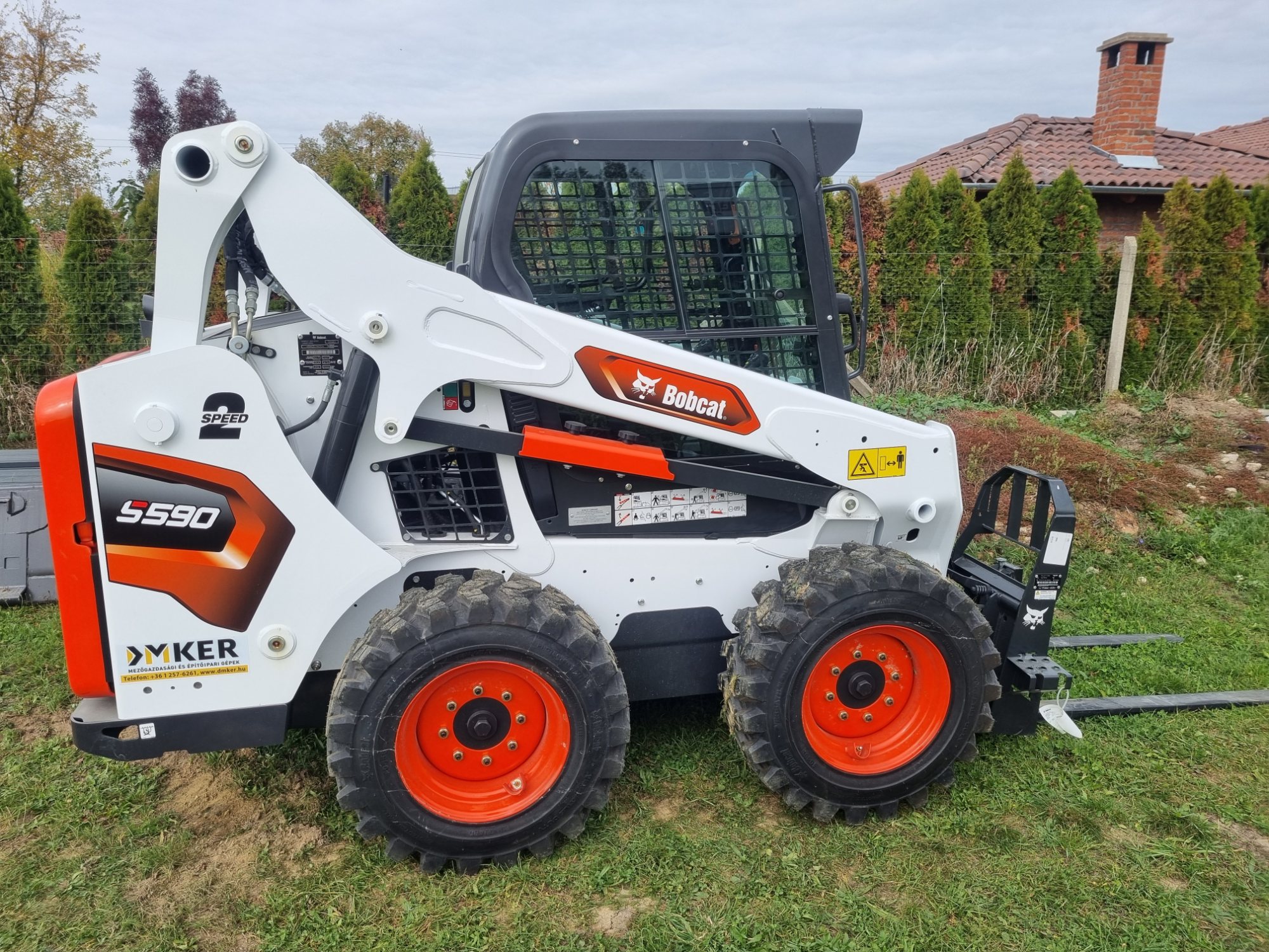Bobcat S590 kompaktrakodógép oldalnézetből